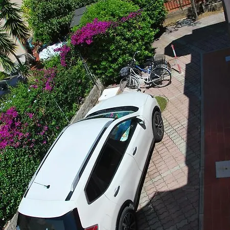 Camelia E Gabry - Zona Mare Con Posti Auto E Terrazze مارينا دي كامبو